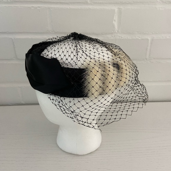 Classic Vintage Elegant Black With Cream Fox Fur Veil Halo Crown Fascinator Hat - Picture 8 of 10